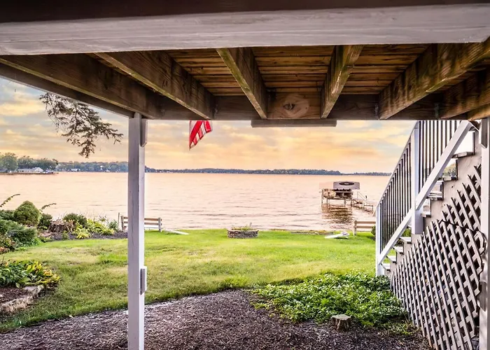 The Blue Sapphire On Mineola Bay 3br 3ba Luxury Lakefront On Mineola Bay Stunning Views On Chain O Lakes Holiday home