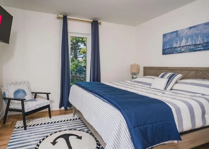 The Blue Sapphire On Mineola Bay 3br 3ba Luxury Lakefront On Mineola Bay Stunning Views On Chain O Lakes Holiday home Fox Lake