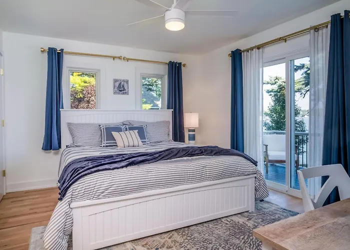 The Blue Sapphire On Mineola Bay 3br 3ba Luxury Lakefront On Mineola Bay Stunning Views On Chain O Lakes Holiday home Fox Lake