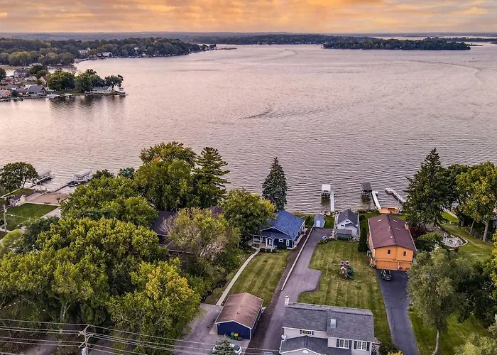 The Blue Sapphire On Mineola Bay 3br 3ba Luxury Lakefront On Mineola Bay Stunning Views On Chain O Lakes Holiday home