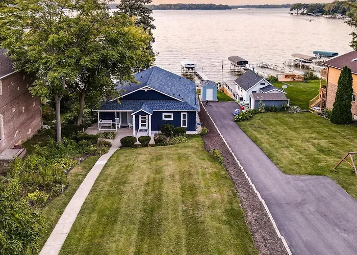 The Blue Sapphire On Mineola Bay 3br 3ba Luxury Lakefront On Mineola Bay Stunning Views On Chain O Lakes Holiday home *
