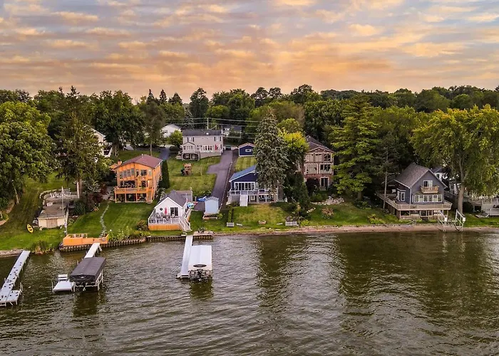 Holiday home The Blue Sapphire On Mineola Bay 3br 3ba Luxury Lakefront On Mineola Bay Stunning Views On Chain O Lakes