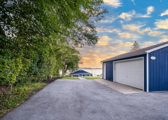 The Blue Sapphire On Mineola Bay 3br 3ba Luxury Lakefront On Mineola Bay Stunning Views On Chain O Lakes * Fox Lake